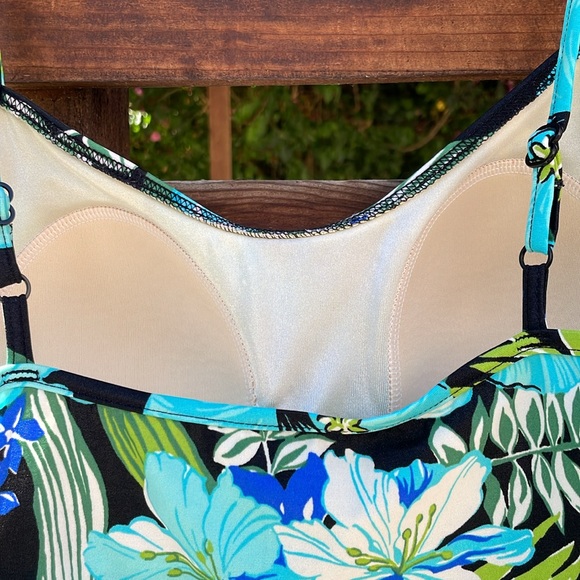 St. John’s Bay Swim Top Size 12 - Picture 5 of 7